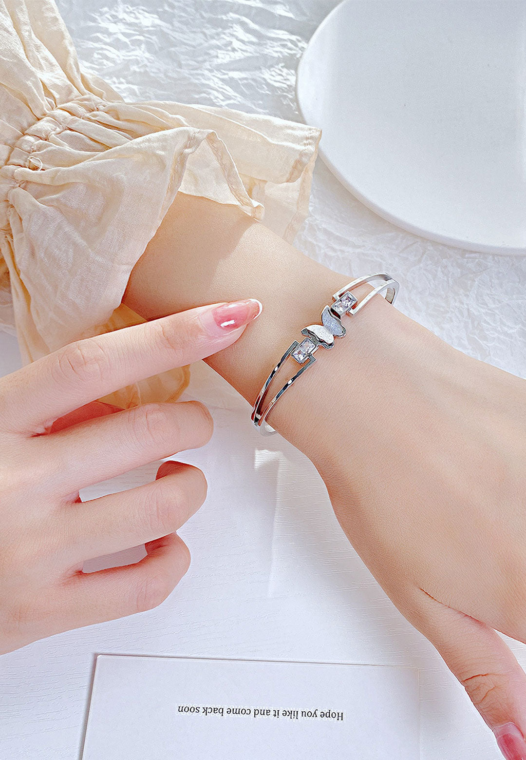 아리안웬 나비 커프스 큐빅 지르코니아 인그레이빙 스프링 팔찌