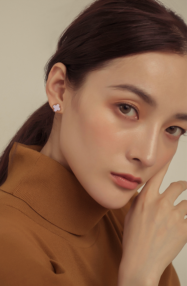 아델 네잎 클로버 스터드 귀걸이