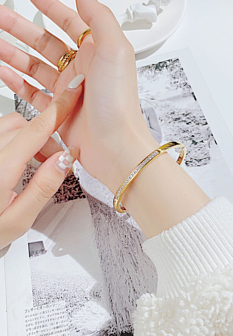 블린 큐빅 지르코니아 클로즈드 힌지드 팔찌