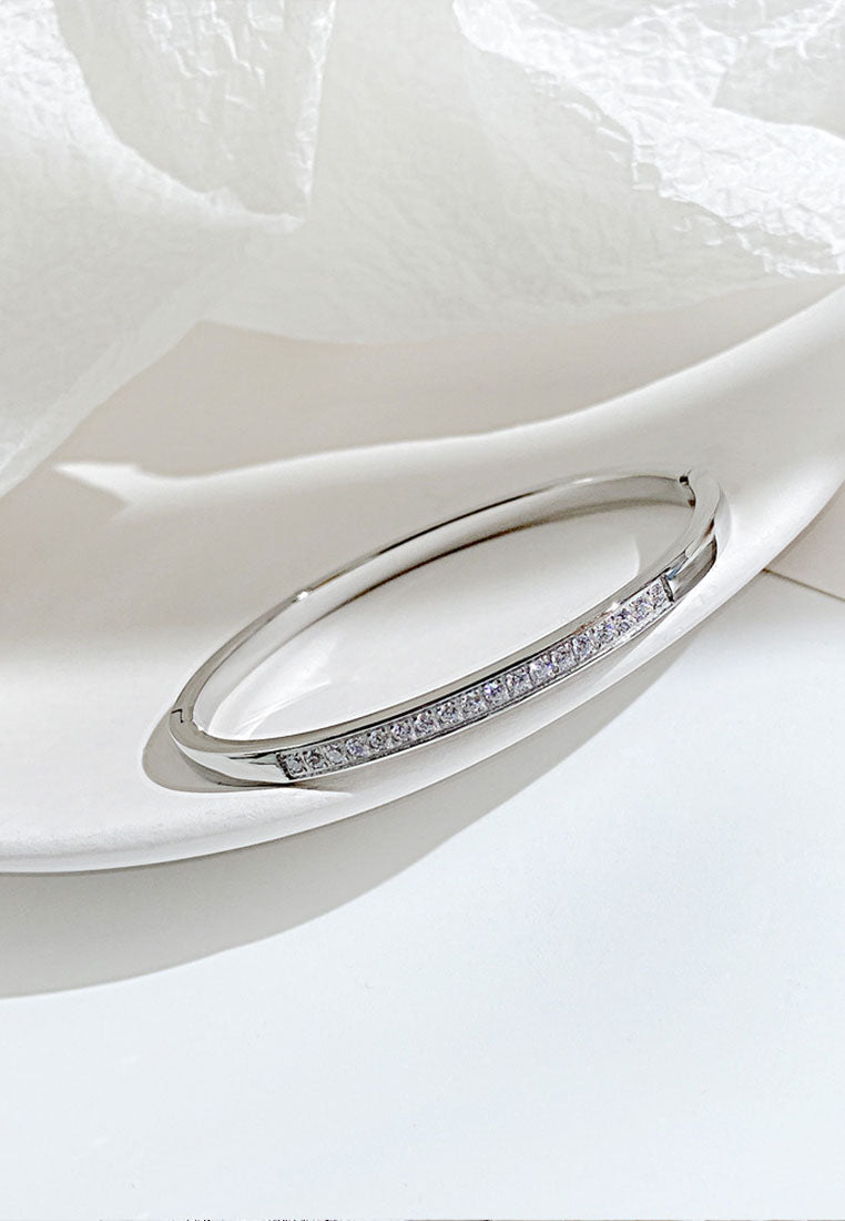 블린 큐빅 지르코니아 클로즈드 힌지드 팔찌